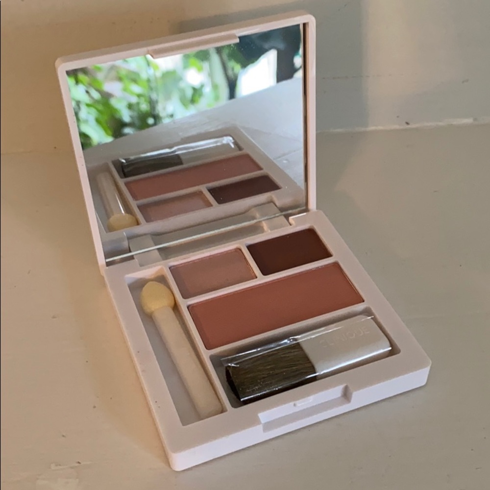 Clinique Compact. Eyeshadow and Blush